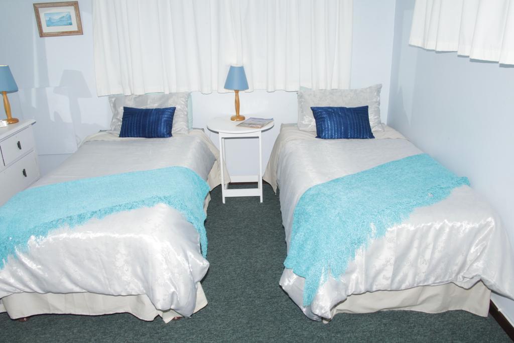 A1 Kynaston Self Catering Or Bed And Breakfast Jeffreys Bay Extérieur photo
