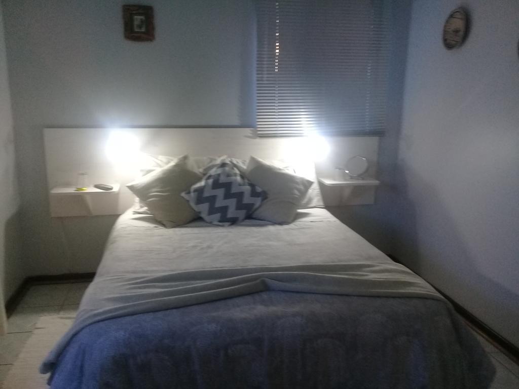 A1 Kynaston Self Catering Or Bed And Breakfast Jeffreys Bay Extérieur photo