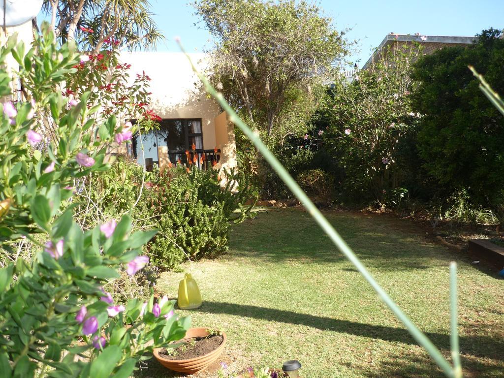 A1 Kynaston Self Catering Or Bed And Breakfast Jeffreys Bay Extérieur photo